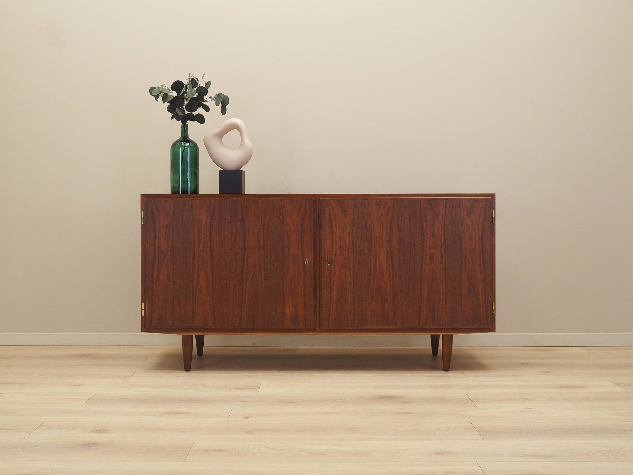 Walnut cabinet, Danish design, 1970s, designer: Carlo Jensen, manufacturer: