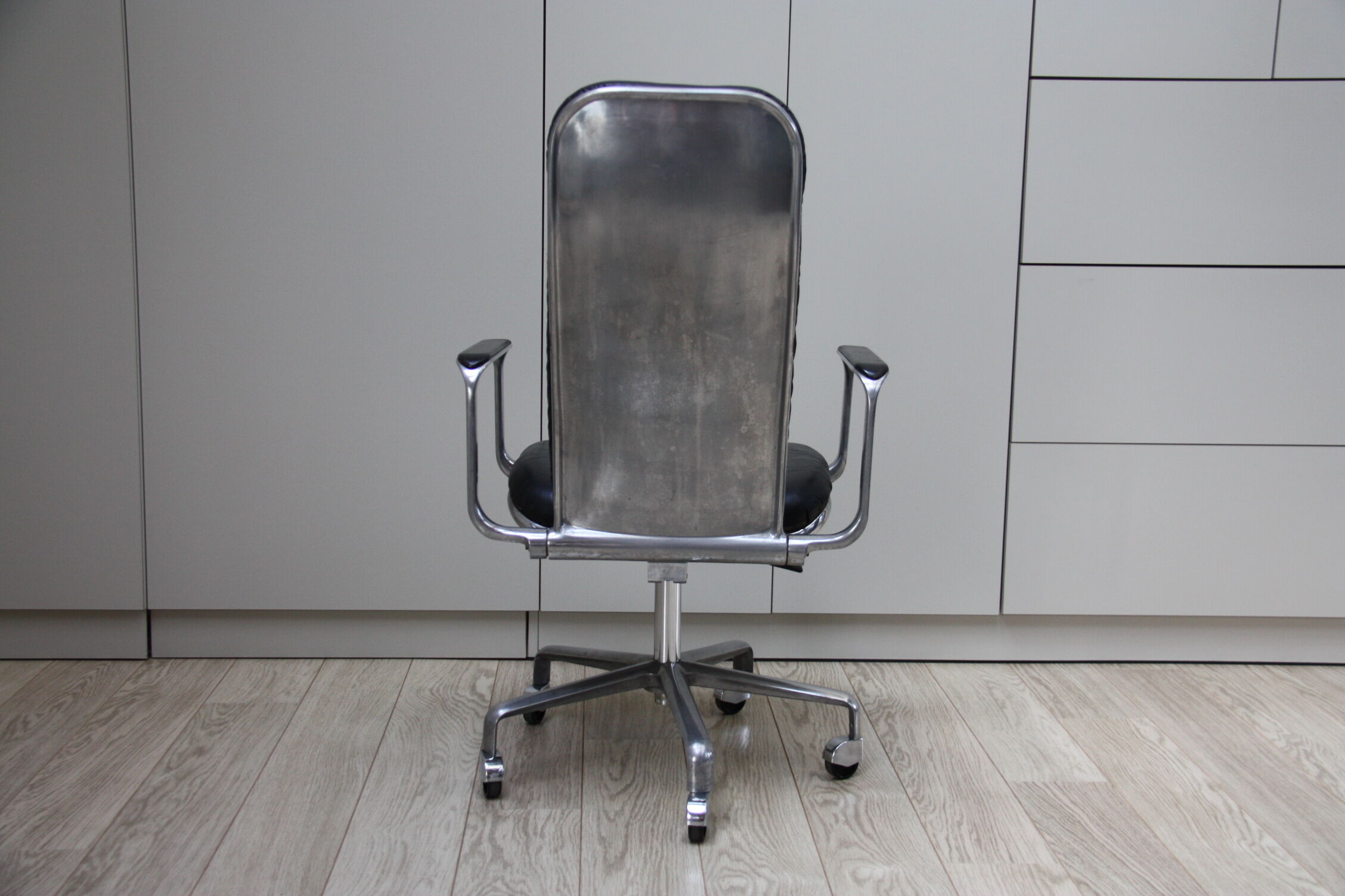 Swivel office chair in black leather - Frederick Scott for Hill - UK - 1970's