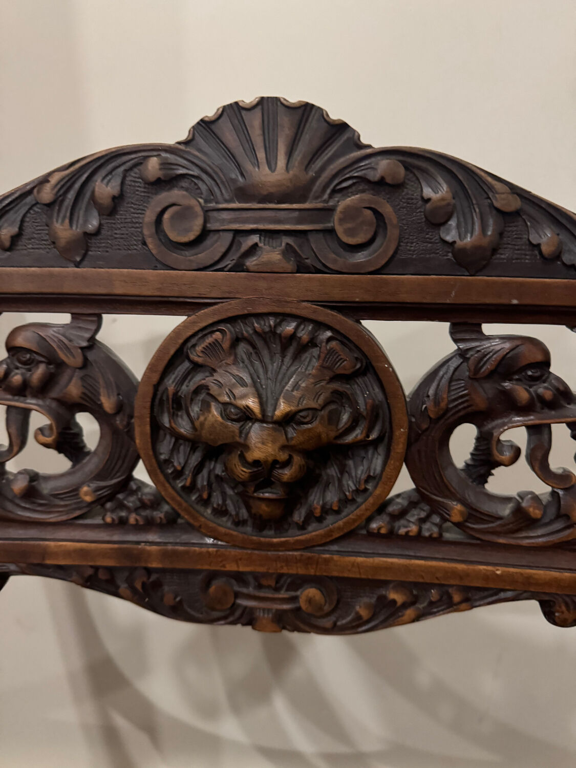 Curule Dagobert armchair in walnut