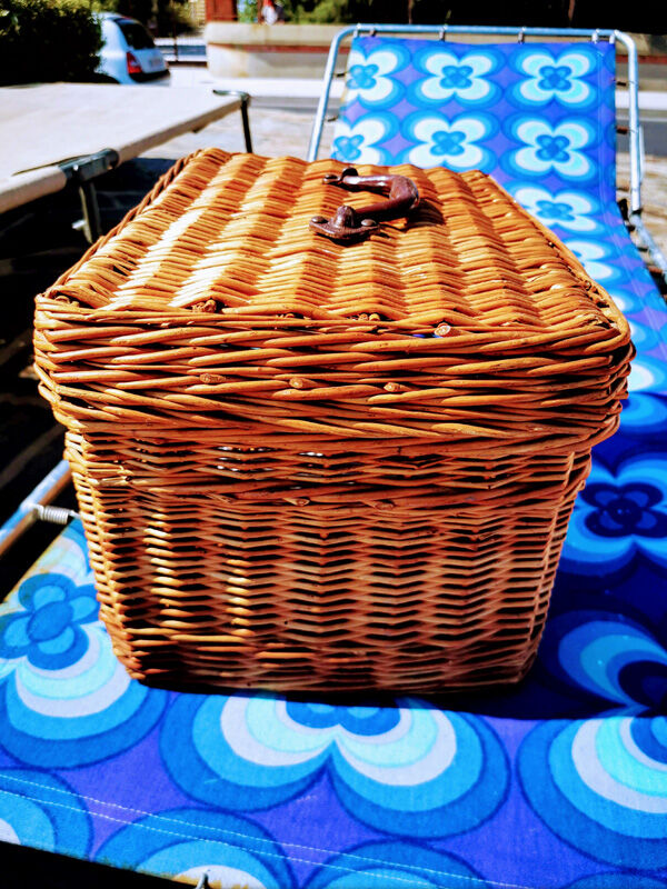 Wicker picnic basket