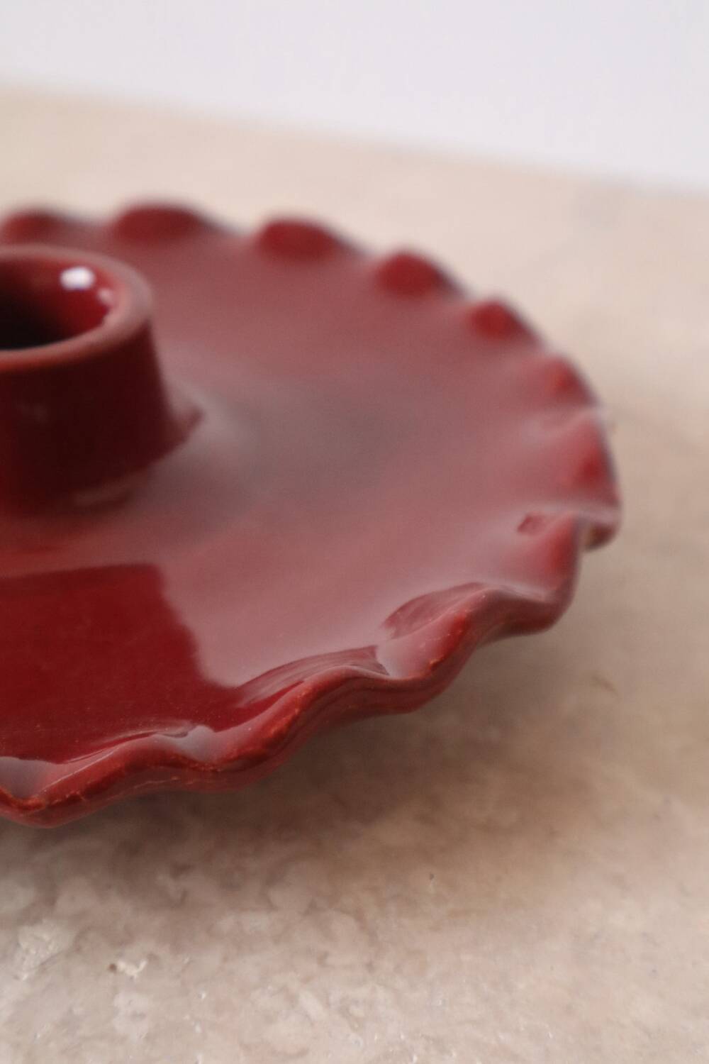 Burgundy ceramic candle holder with serrated plate