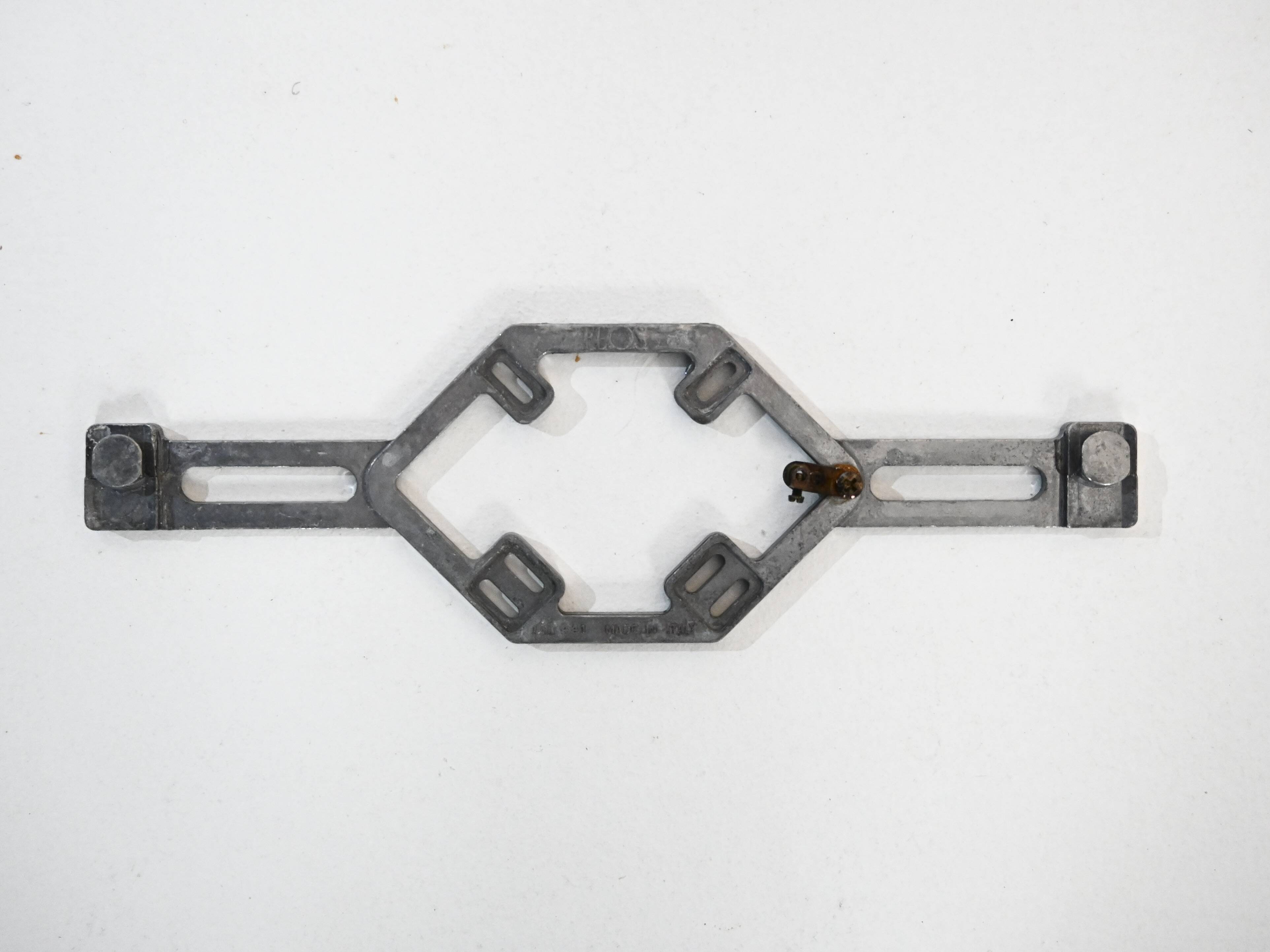 White "Foglio" wall light, by Tobia & Afra Scarpa for Flos, 1960s.