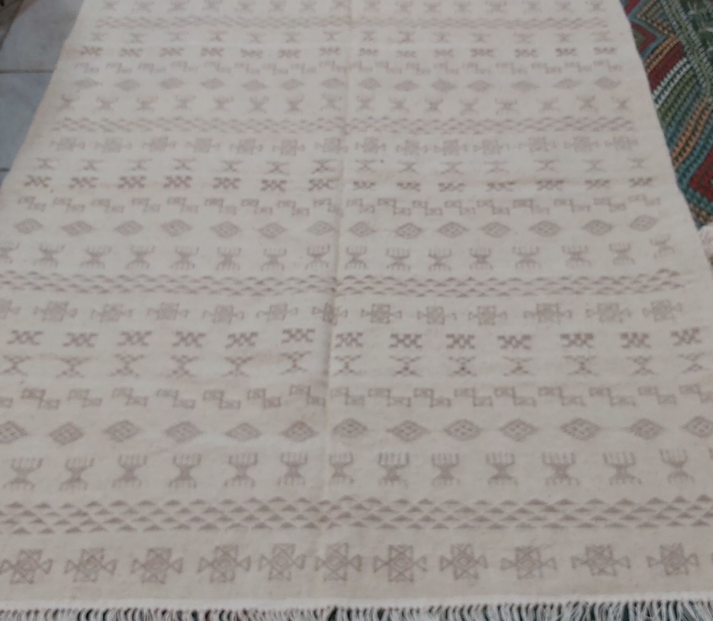 White and grey Berber carpet with Berber motifs 200x150cm