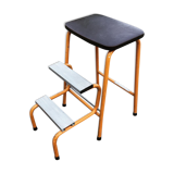 Orange metal step and skaï