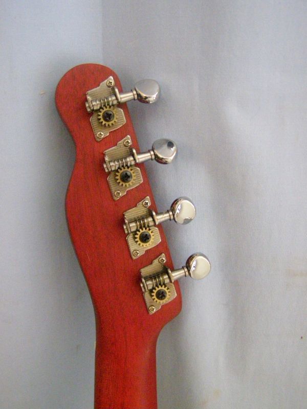 Instrument à cordes pincées Ukulélé "Fender" longueur 57cm avec sa