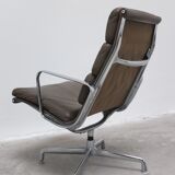 Early pair of Eames 'EA216' swivel lounge chairs by Herman Miller, 1960s