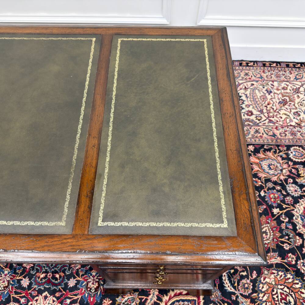 Bureau Chesterfield en cuir vert RAC Classic English