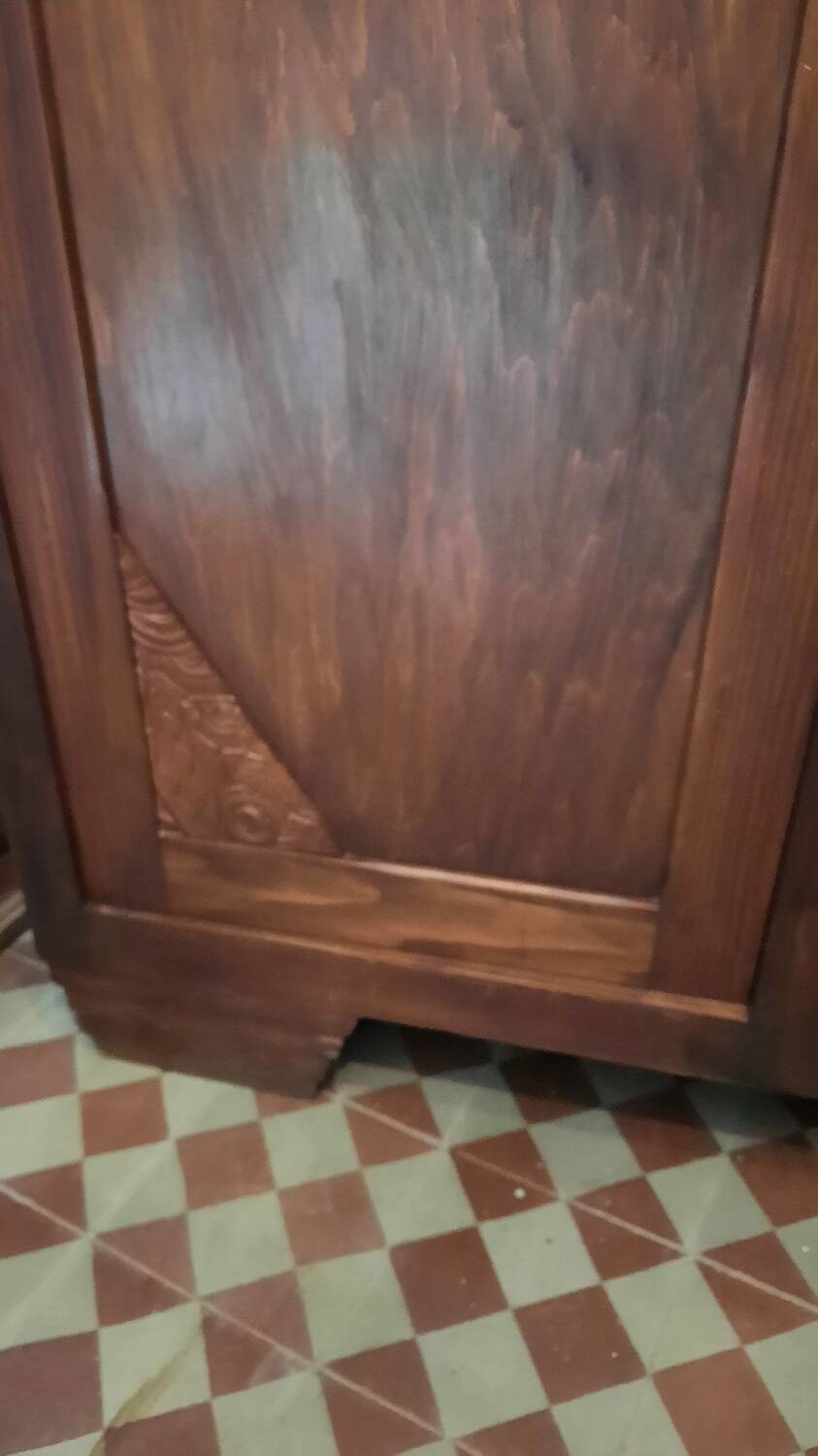 Asymmetrical Parisian wardrobe