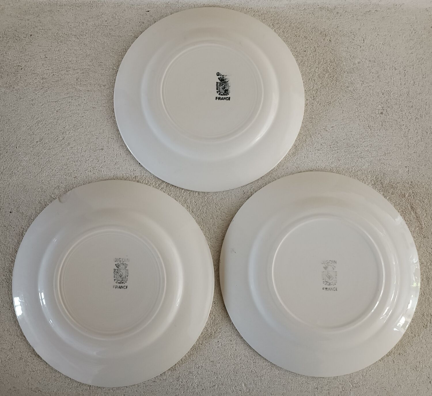 1 dish and 5 plates iron earth cream patina