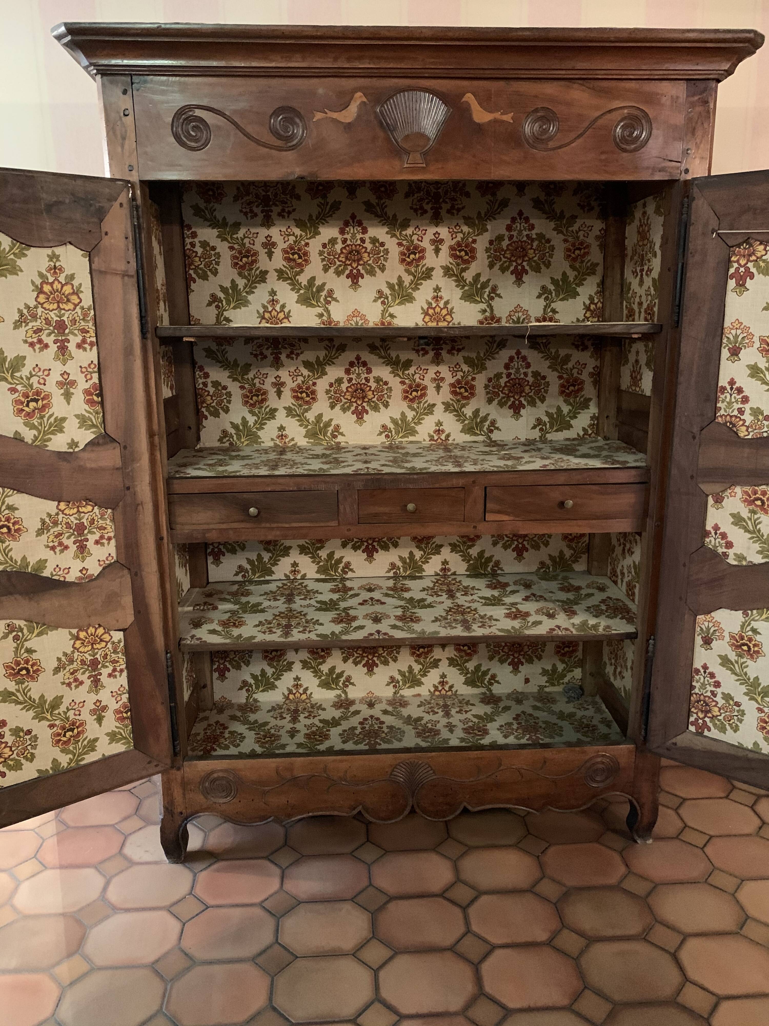 Antique wardrobe of character XVIII th of Rhone Valley