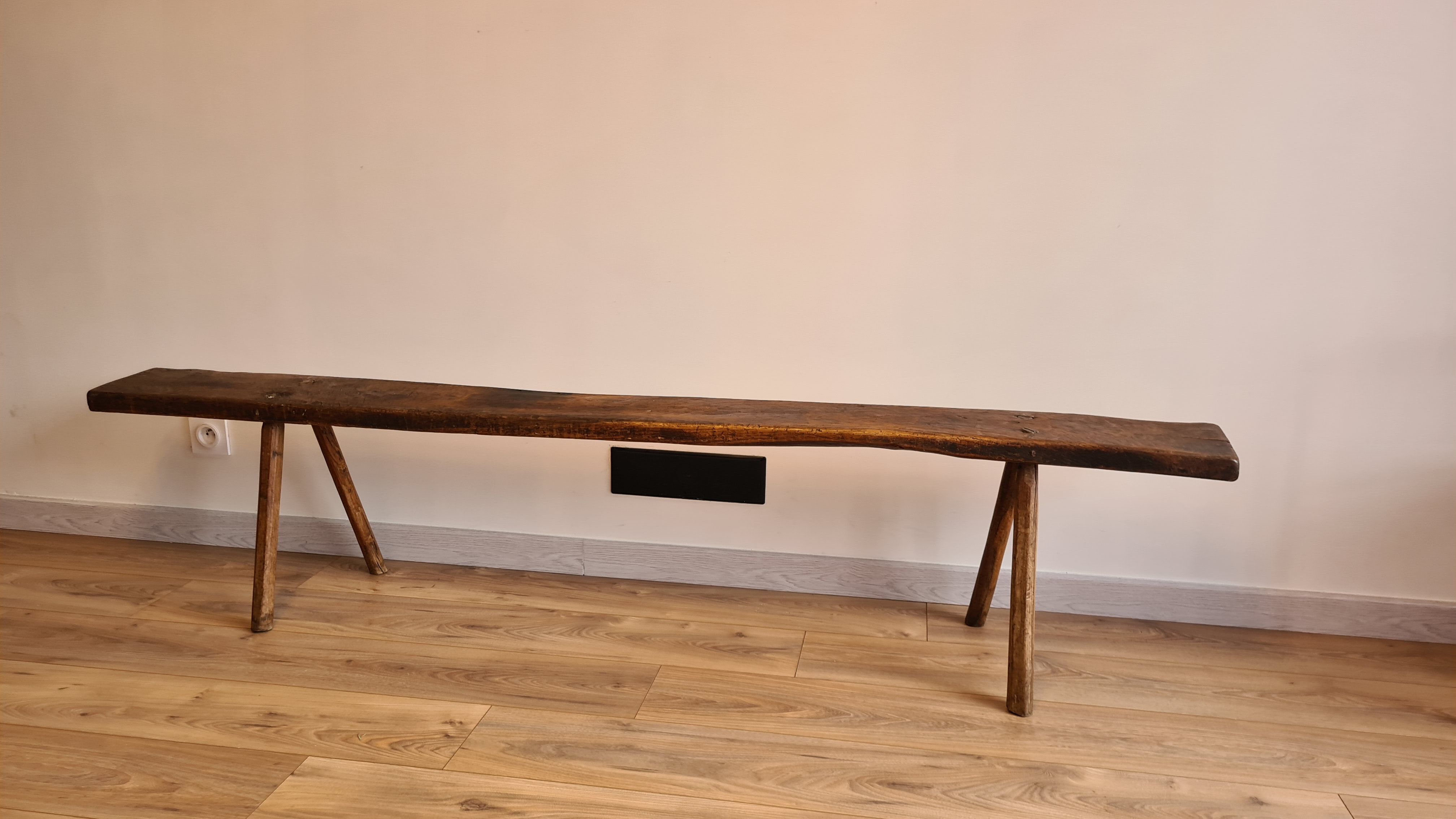 Banc de ferme brutaliste en bois massif