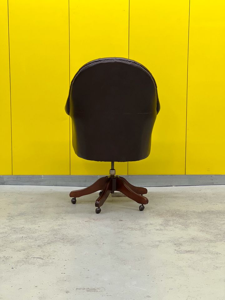 Fauteuil chesterfield directors en cuir brun