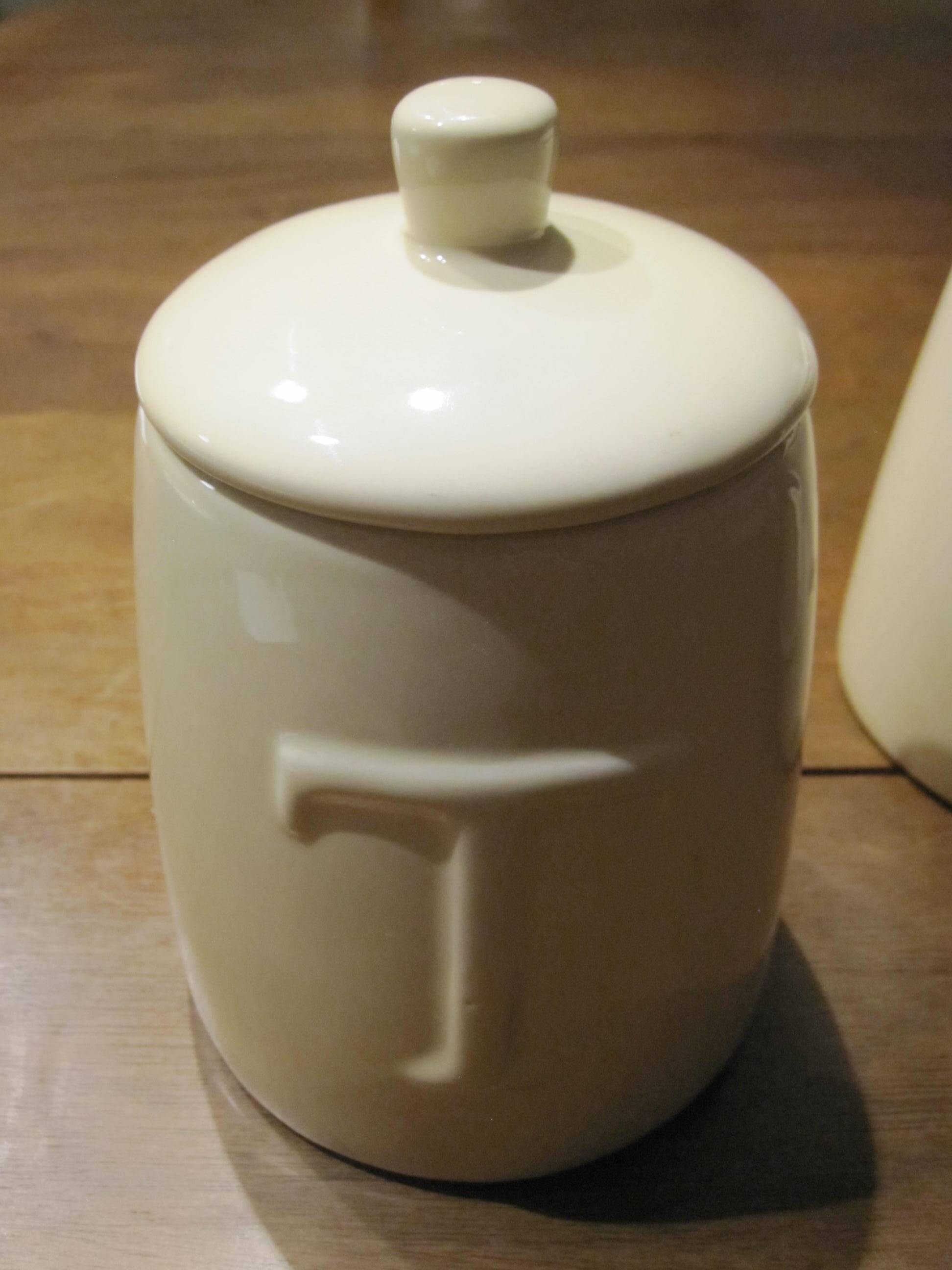 Ceramic pots with lid, coffee and tea