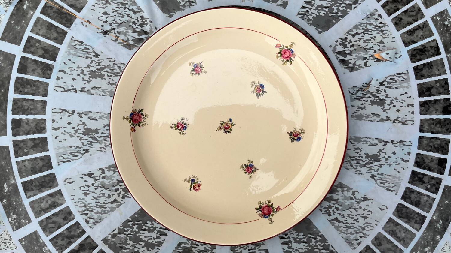 Set of 4 old Salins flat plates