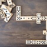 Jeu de dominos en bois