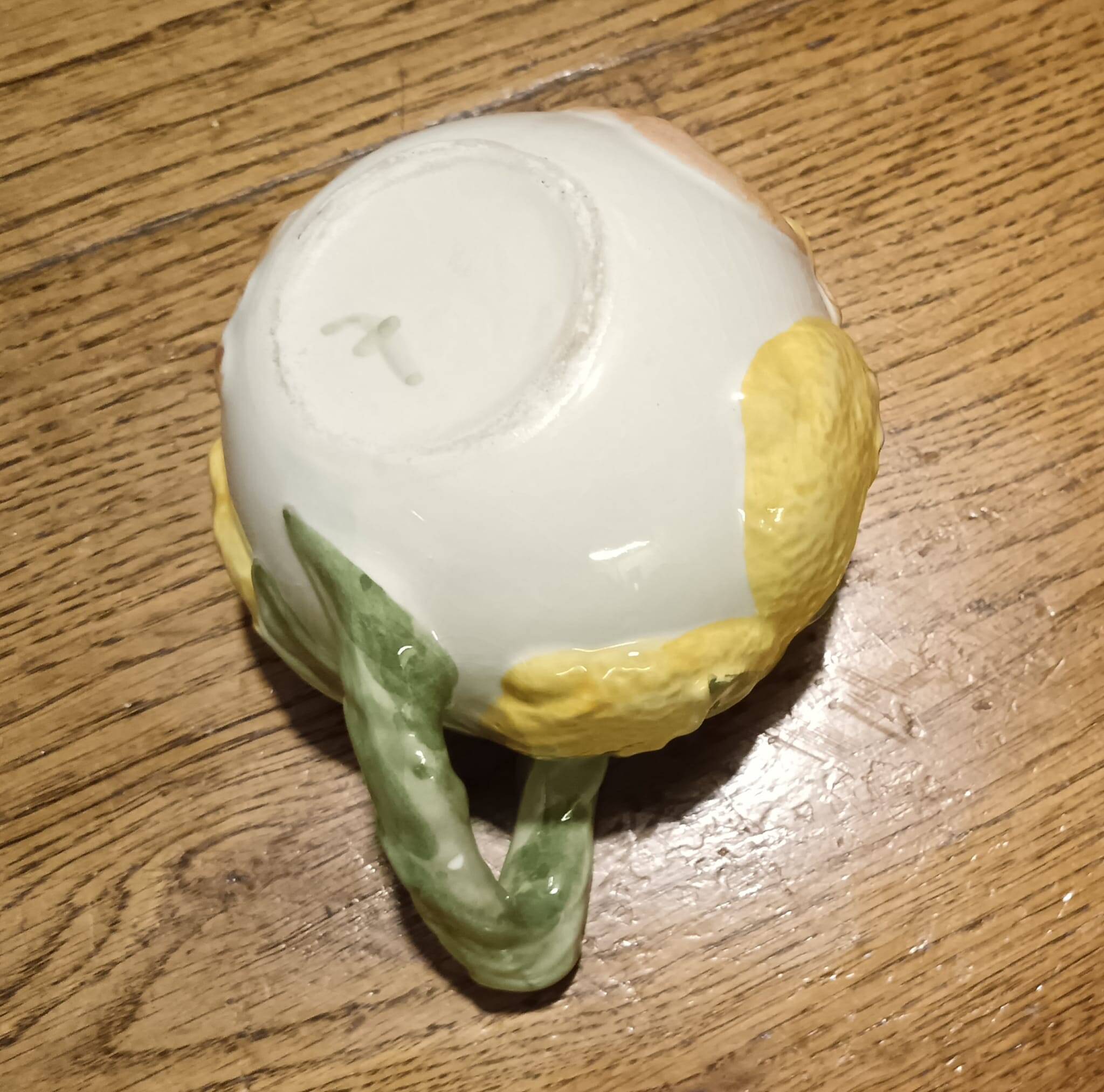 Small jug / milk pot Barbotine