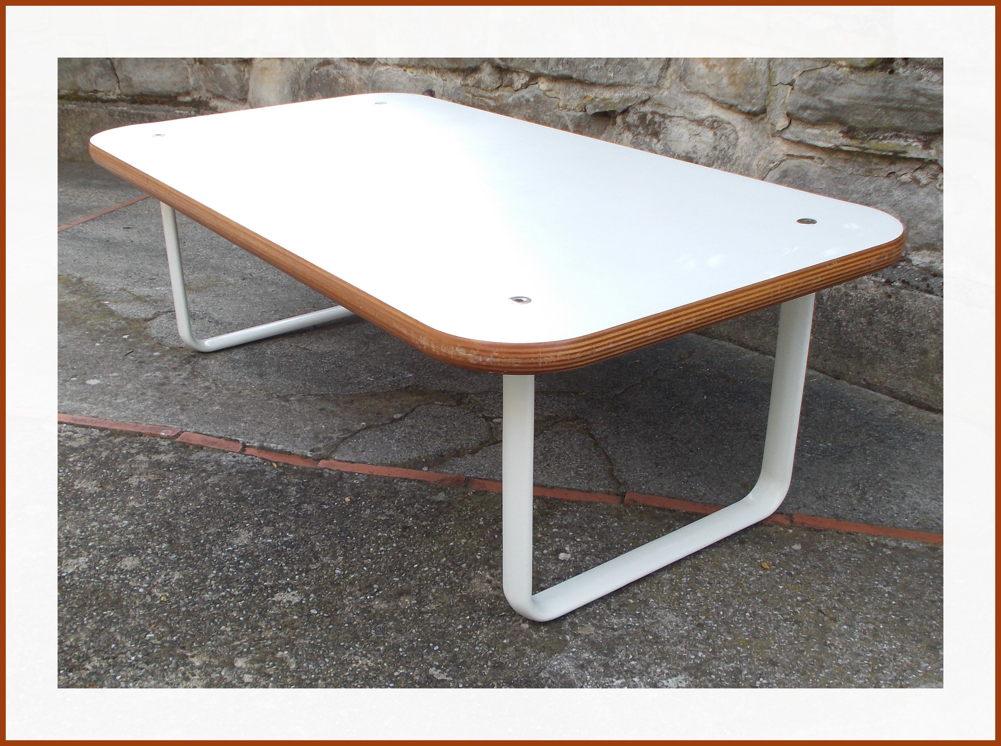 Bench designed by Bruce Hannah and Andrew Morrison, published by Knoll