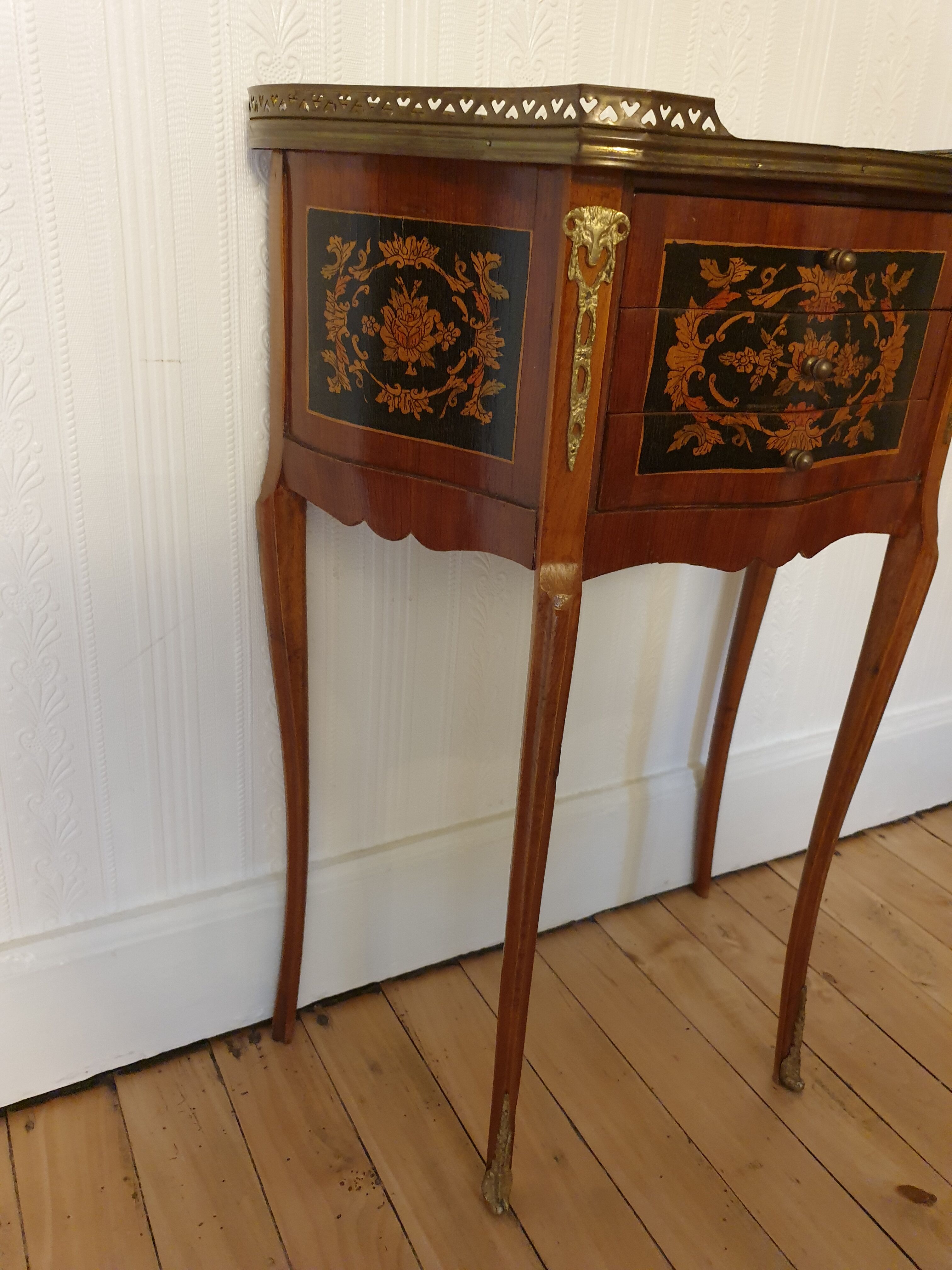 Chevet Louis XV de style Transition début XIXe