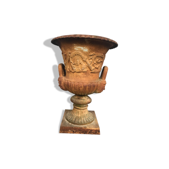 19th-century cast-iron Medici vase