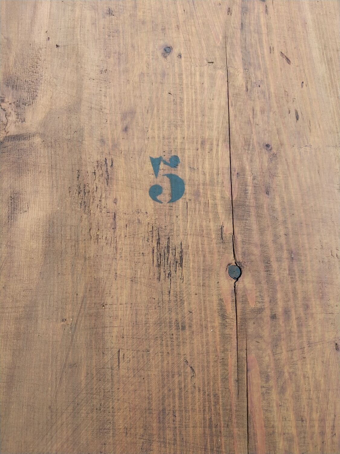 Extending table with 8 legs