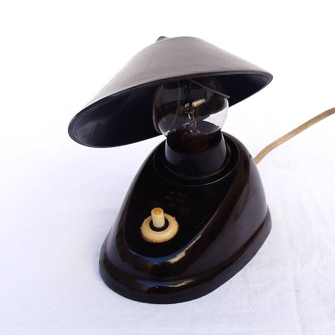 1930 wall lamp in Art Deco bakelite