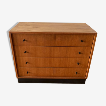 Scandinavian style chest of drawers