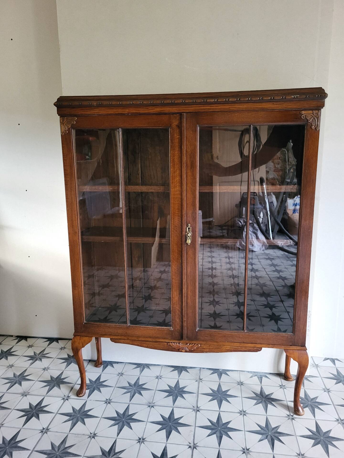 Vitrine sur pieds