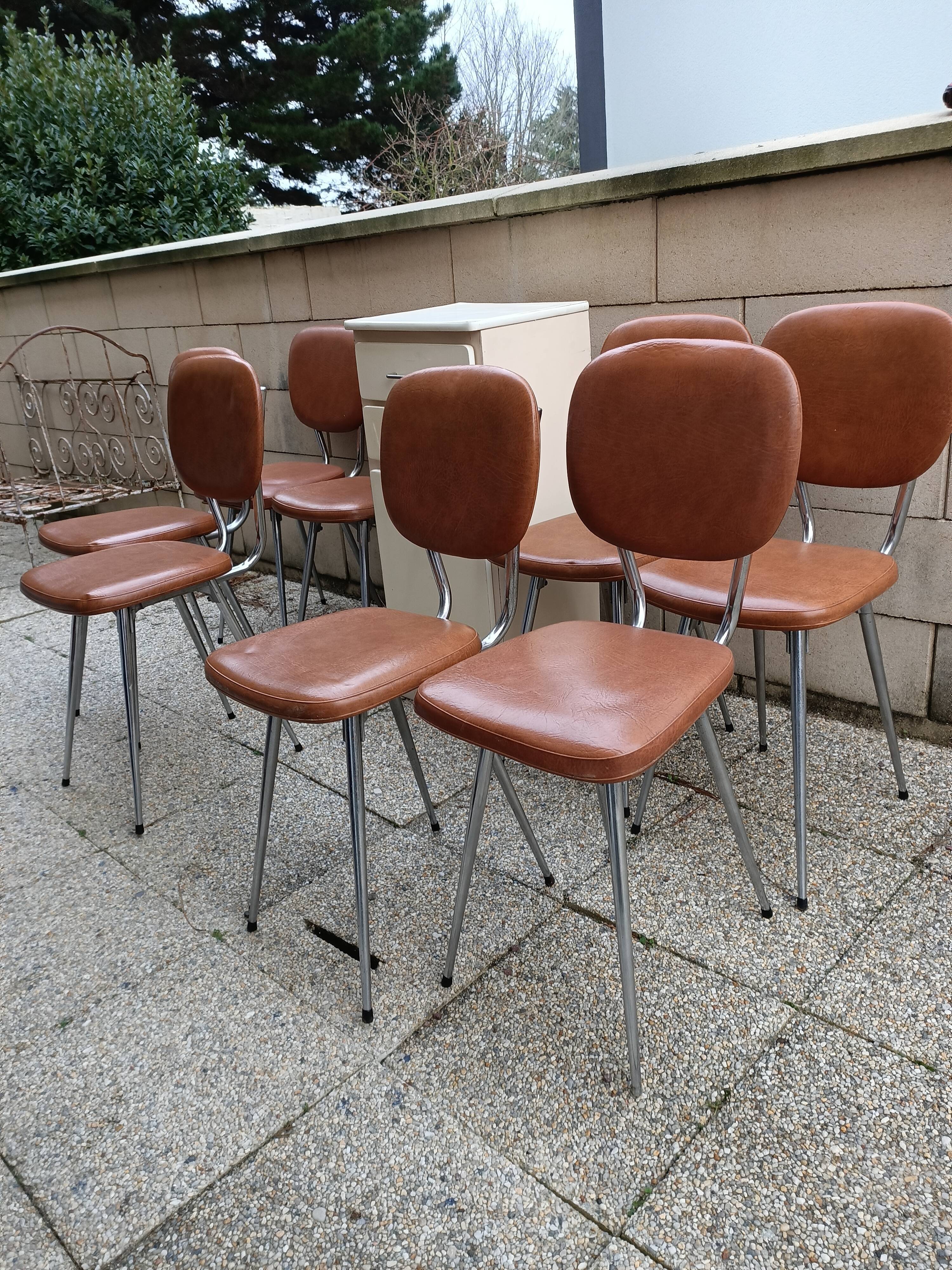 8 vintage chairs in skaï