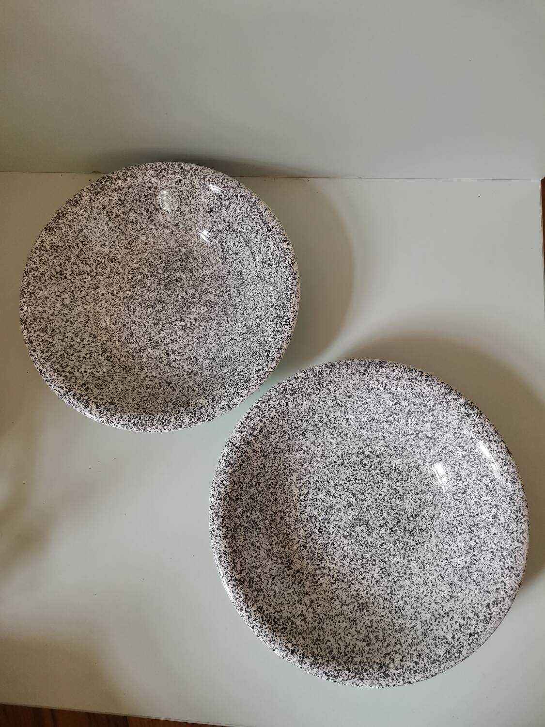 Set of 2 vintage soup plates in speckled black and white ceramic made in Italy