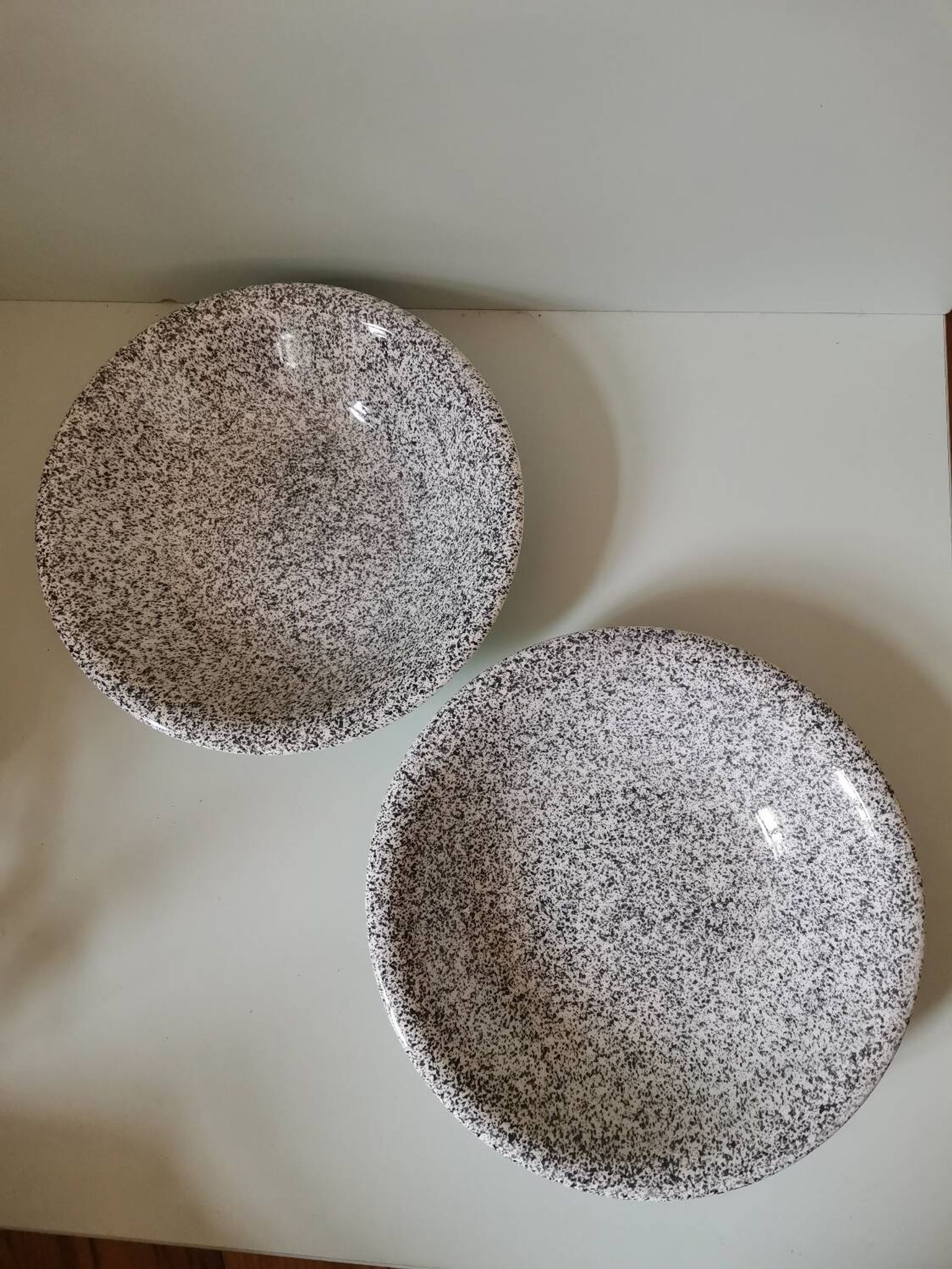Set of 2 vintage soup plates in speckled black and white ceramic made in Italy