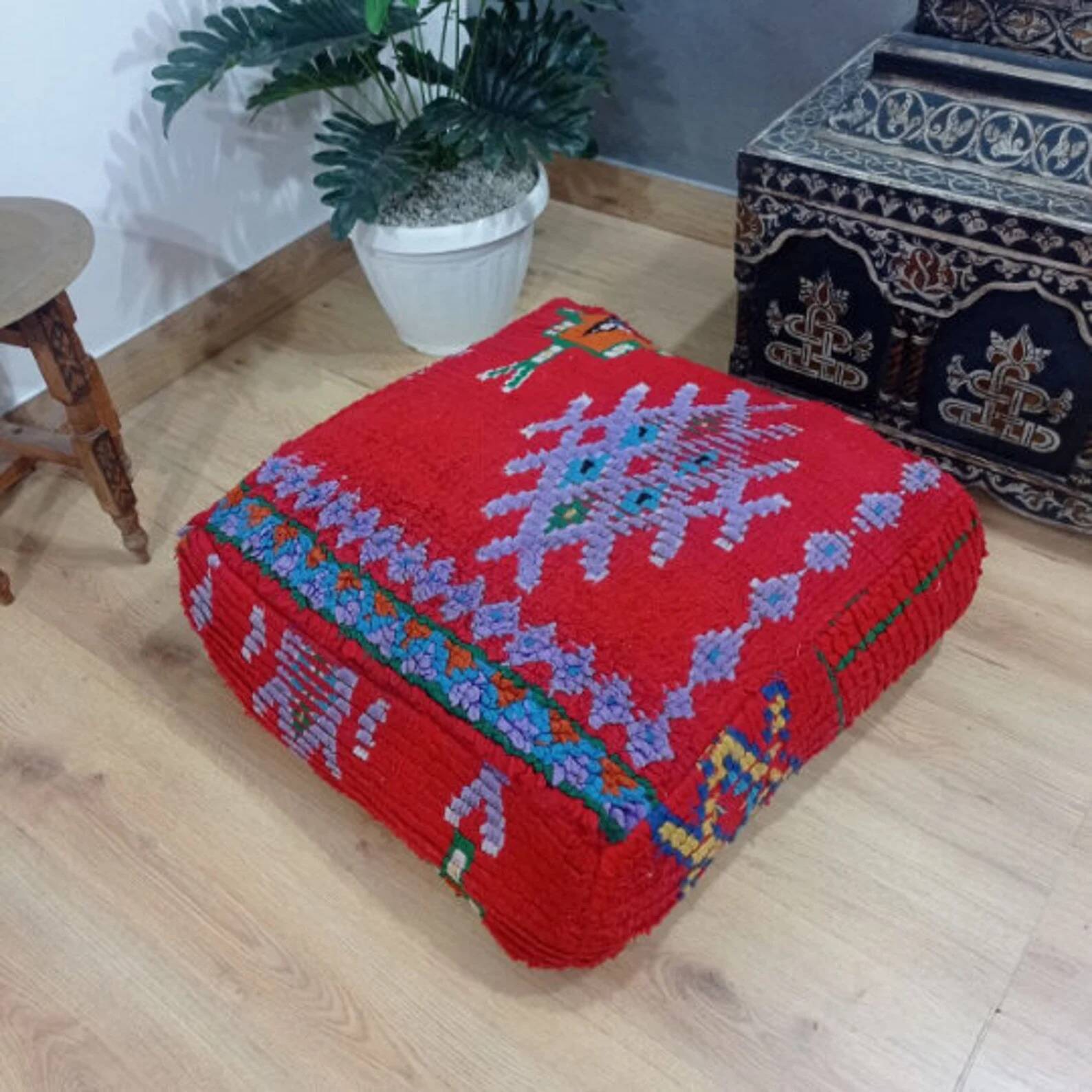 Handmade Berber pouf in wool 60 X 60 X 20 CM