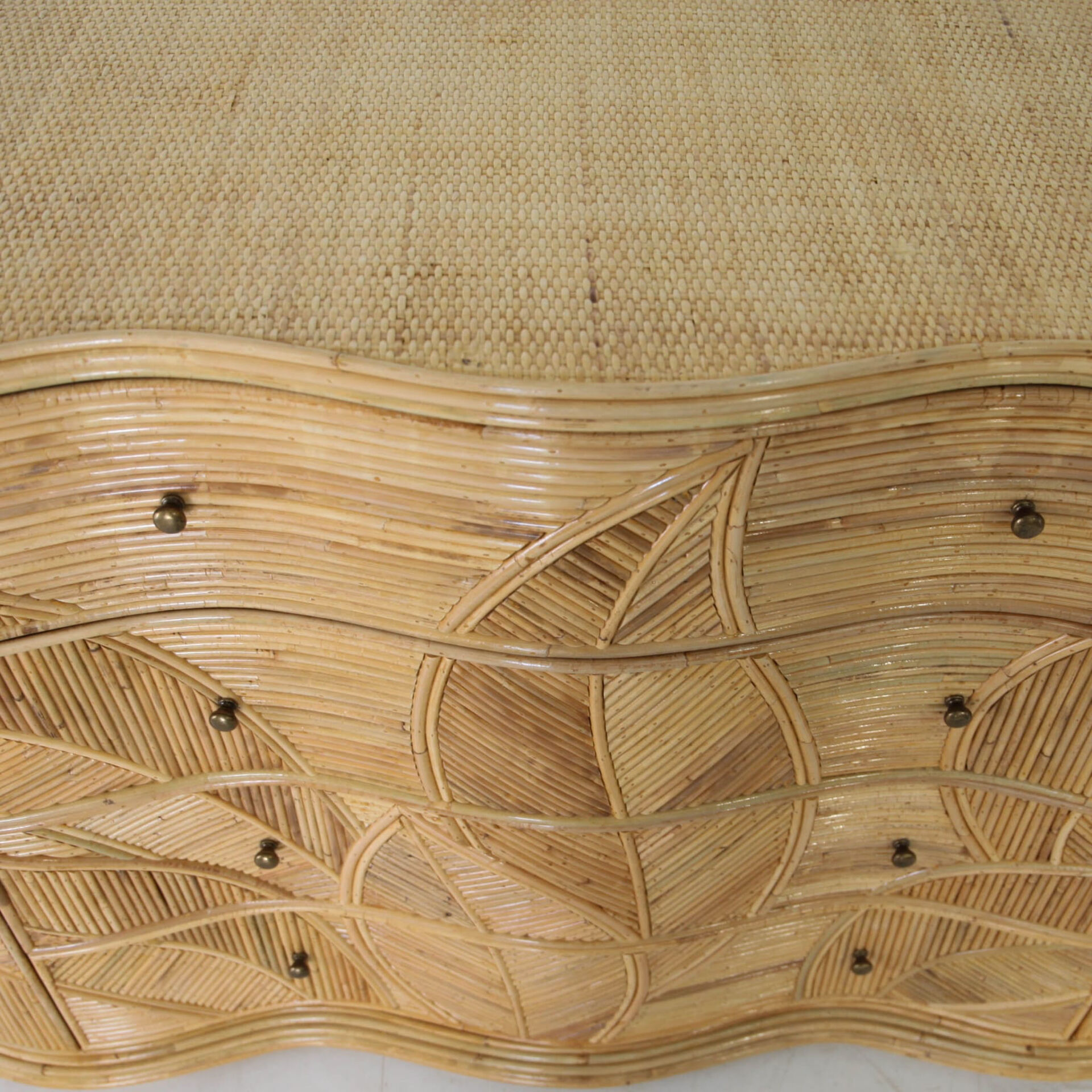 Commode « feuilles » en rotin