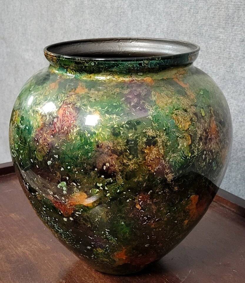 Large designer ball-shaped vase from the "laque line" art workshops
