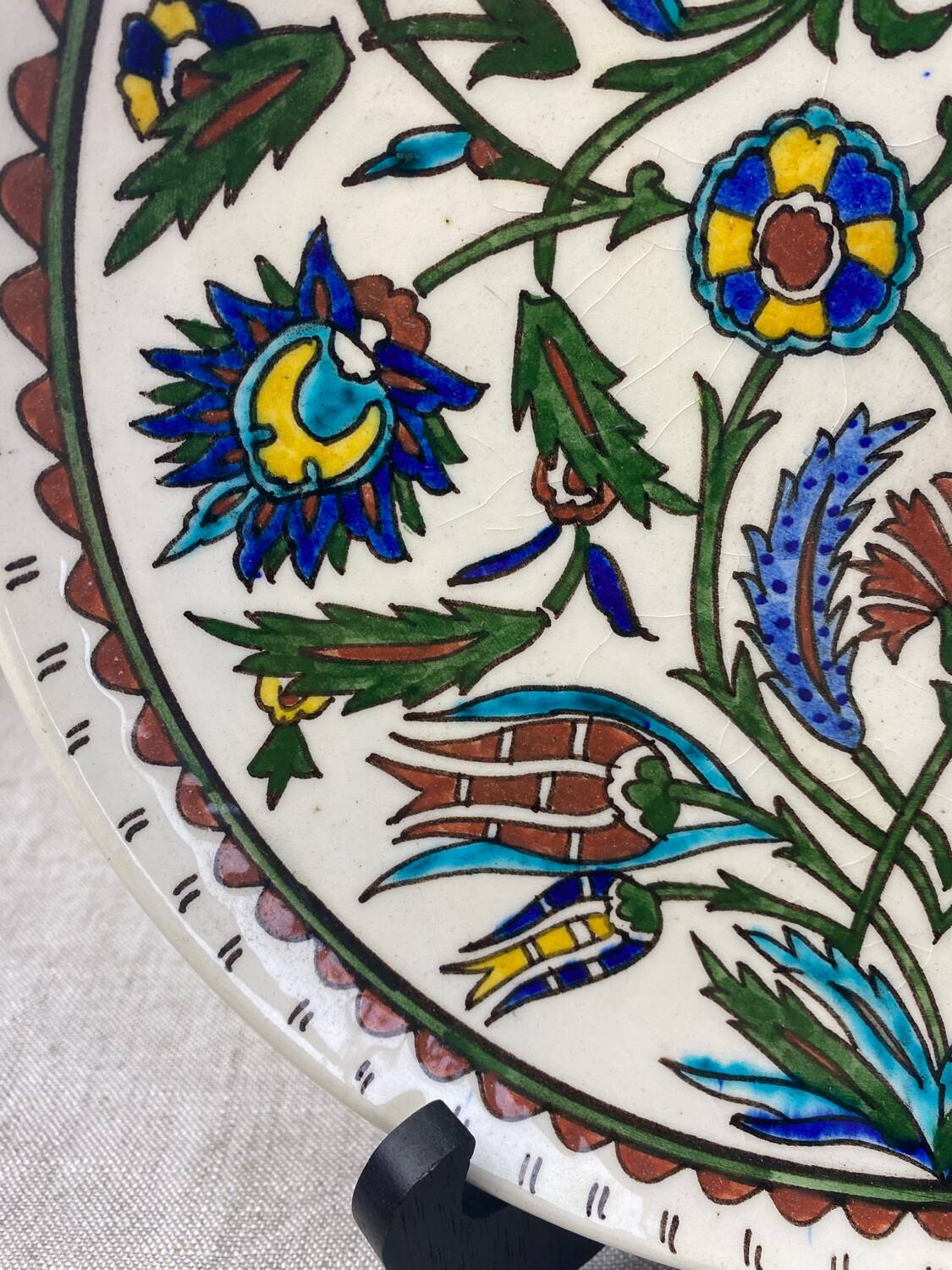 Iznik earthenware dish