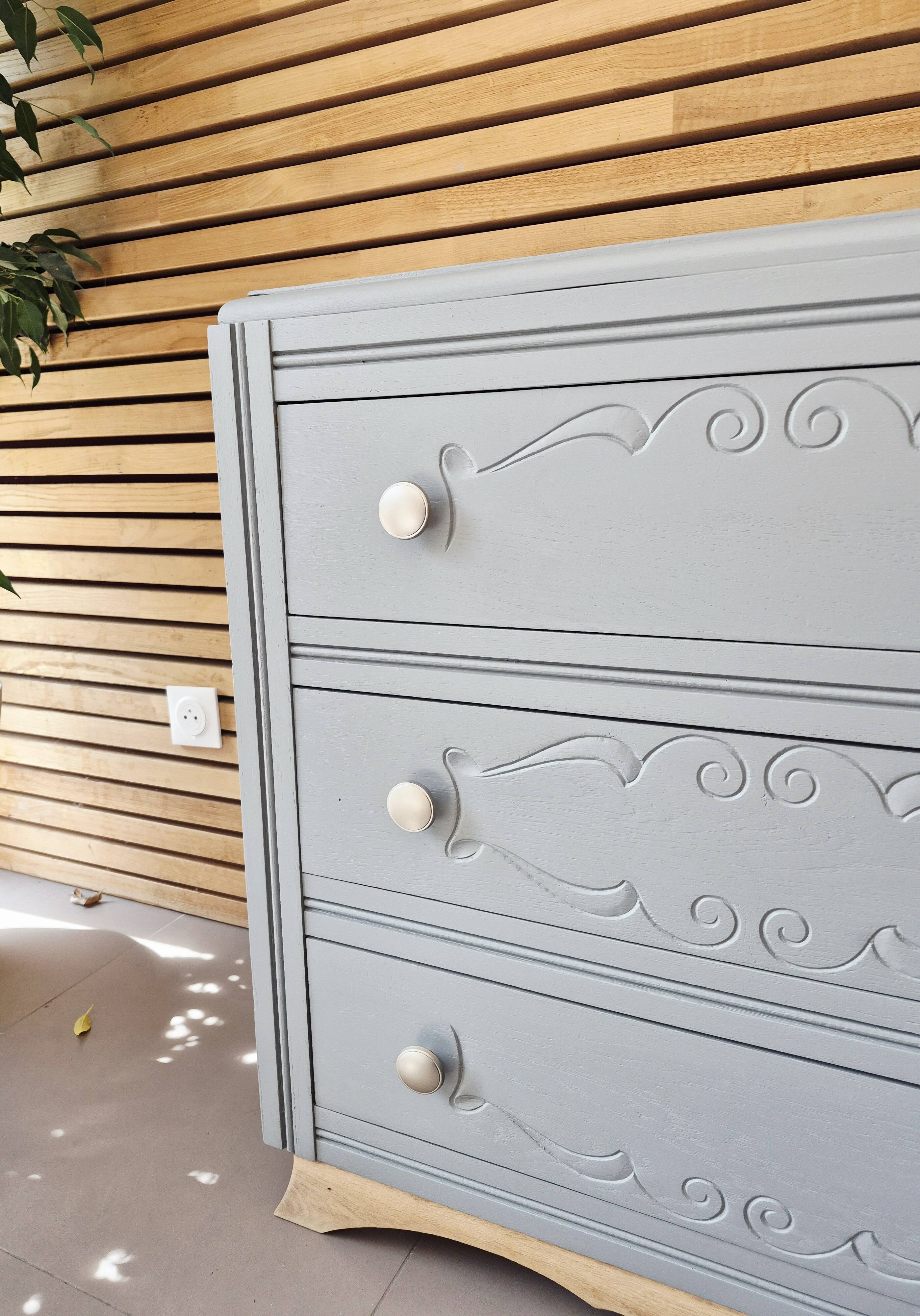 Art Deco chest of drawers