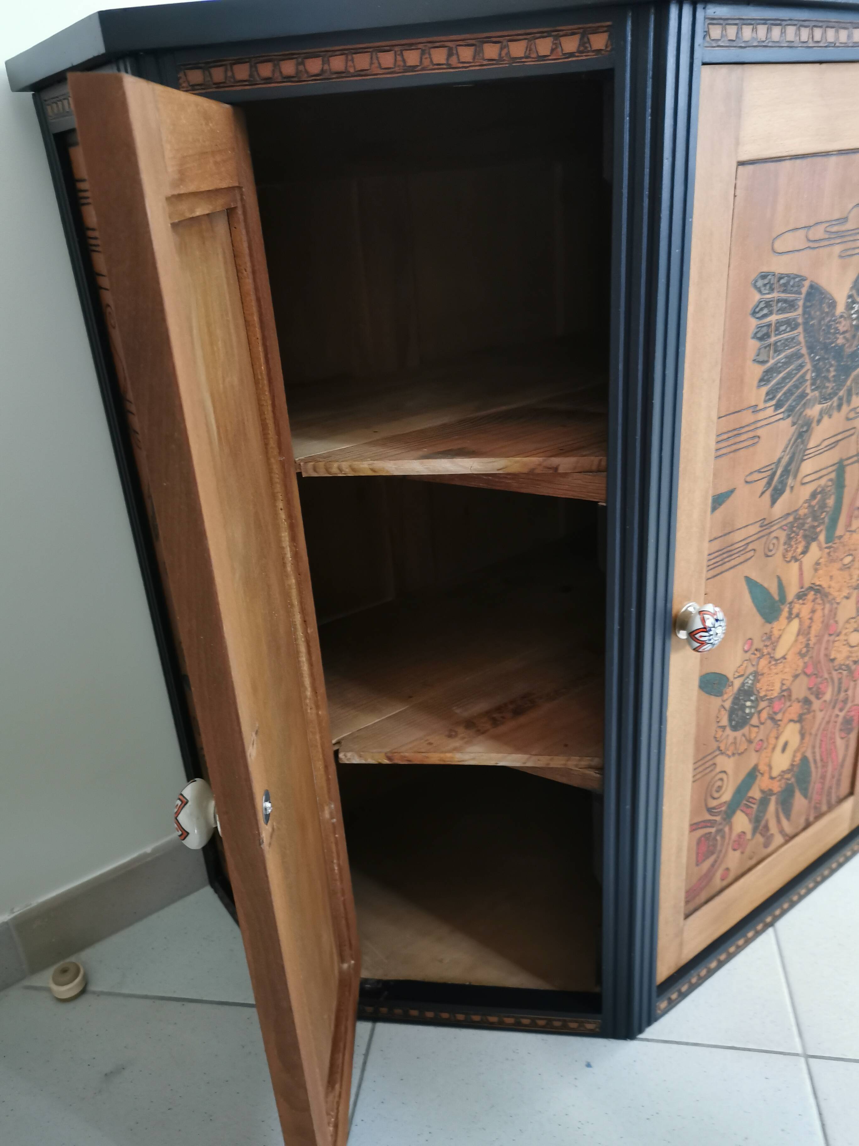 Birds buffet storage unit