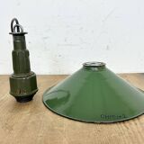 Suspension militaire industrielle en émail vert avec plateau en fonte d'aluminium, 1960s