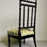 Chaise de salon antique avec tissu fleuri Nobilis