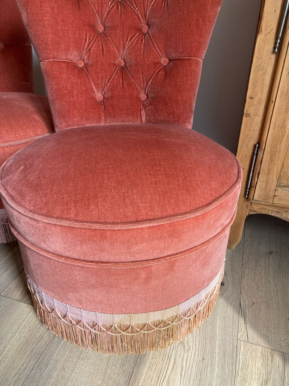 Set of 2 toad chairs