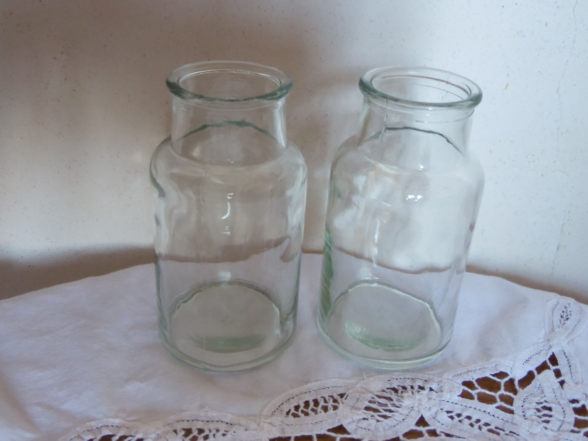2 apothecary pots, chemistry, glass