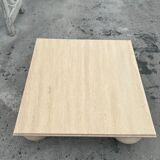 Table basse carrée en pierre avec pieds de balle sculpturaux