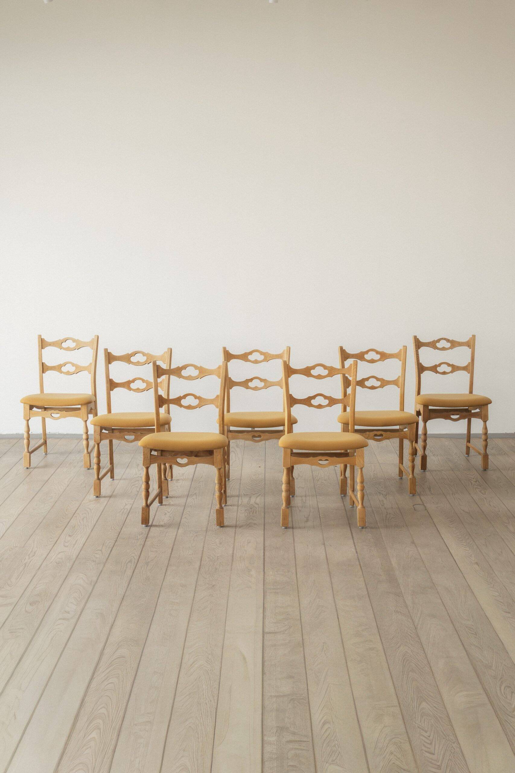 7 chaises de salle à manger Henning Kjærnulf
