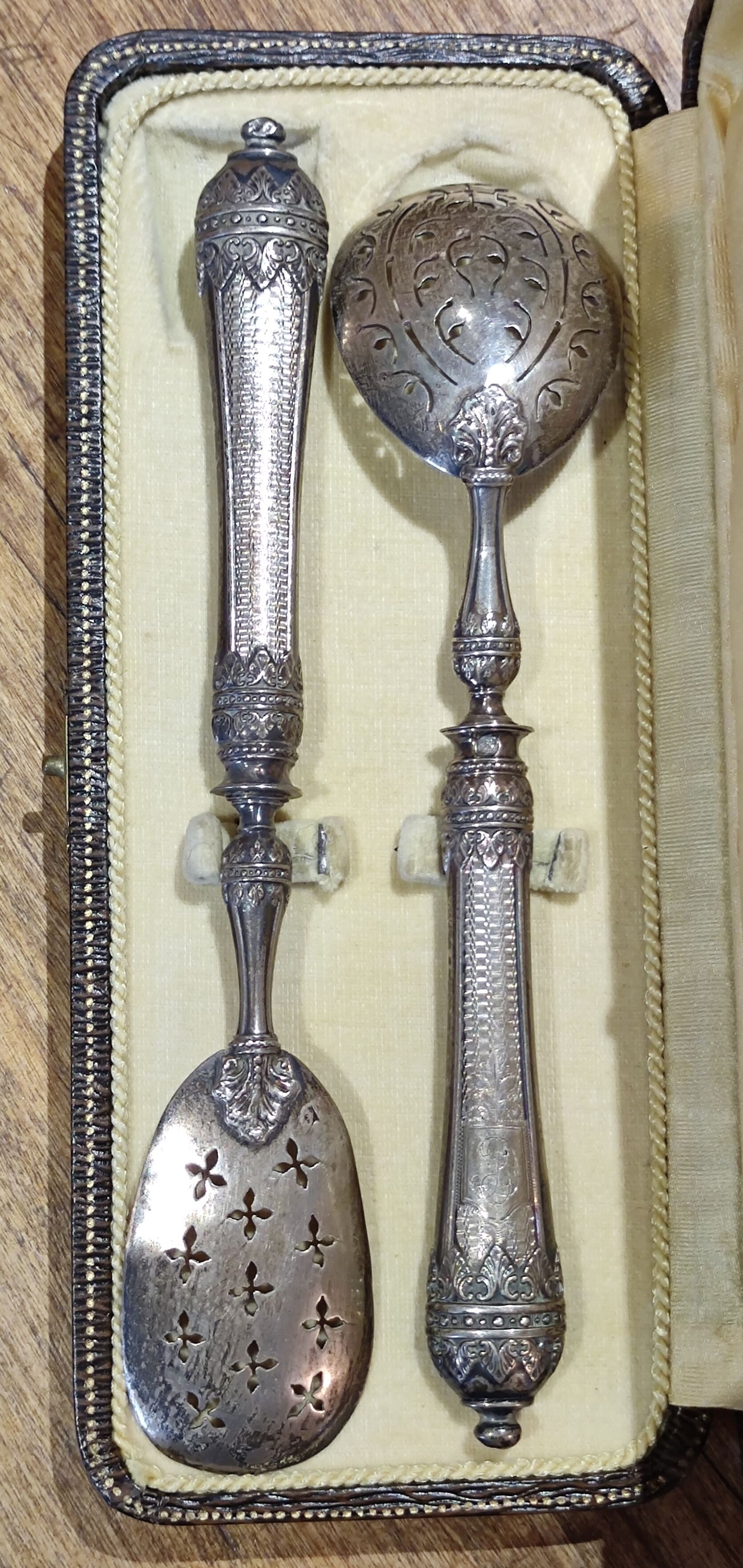 Old necessary for entremets/solid silver