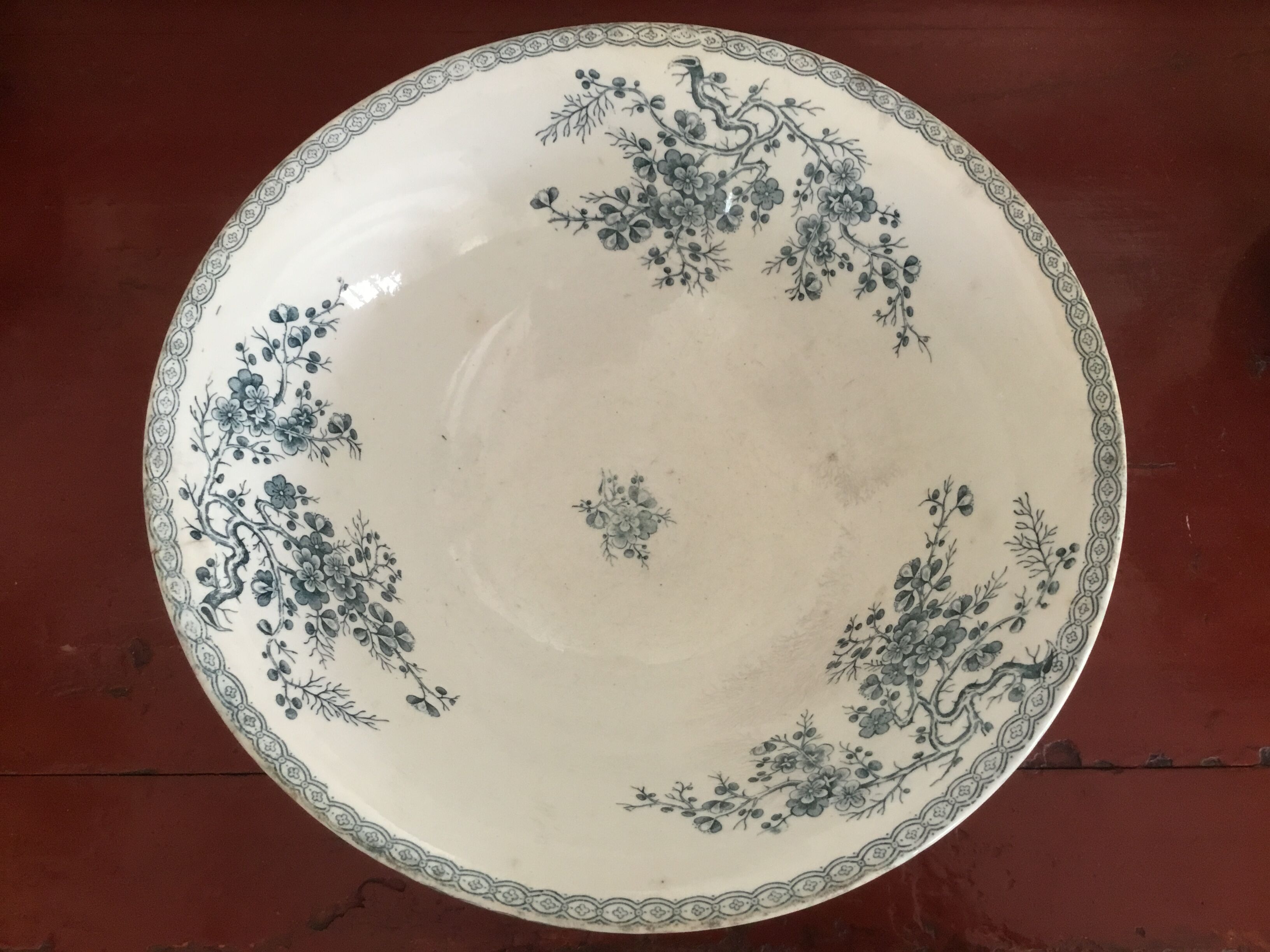 Gien's earthenware salad