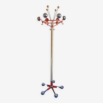 Coat rack with 16 hooks on casters