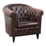 Classic English-style Chesterfield club armchair in cowhide leather