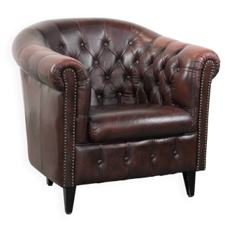 Classic English-style Chesterfield club armchair in cowhide leather