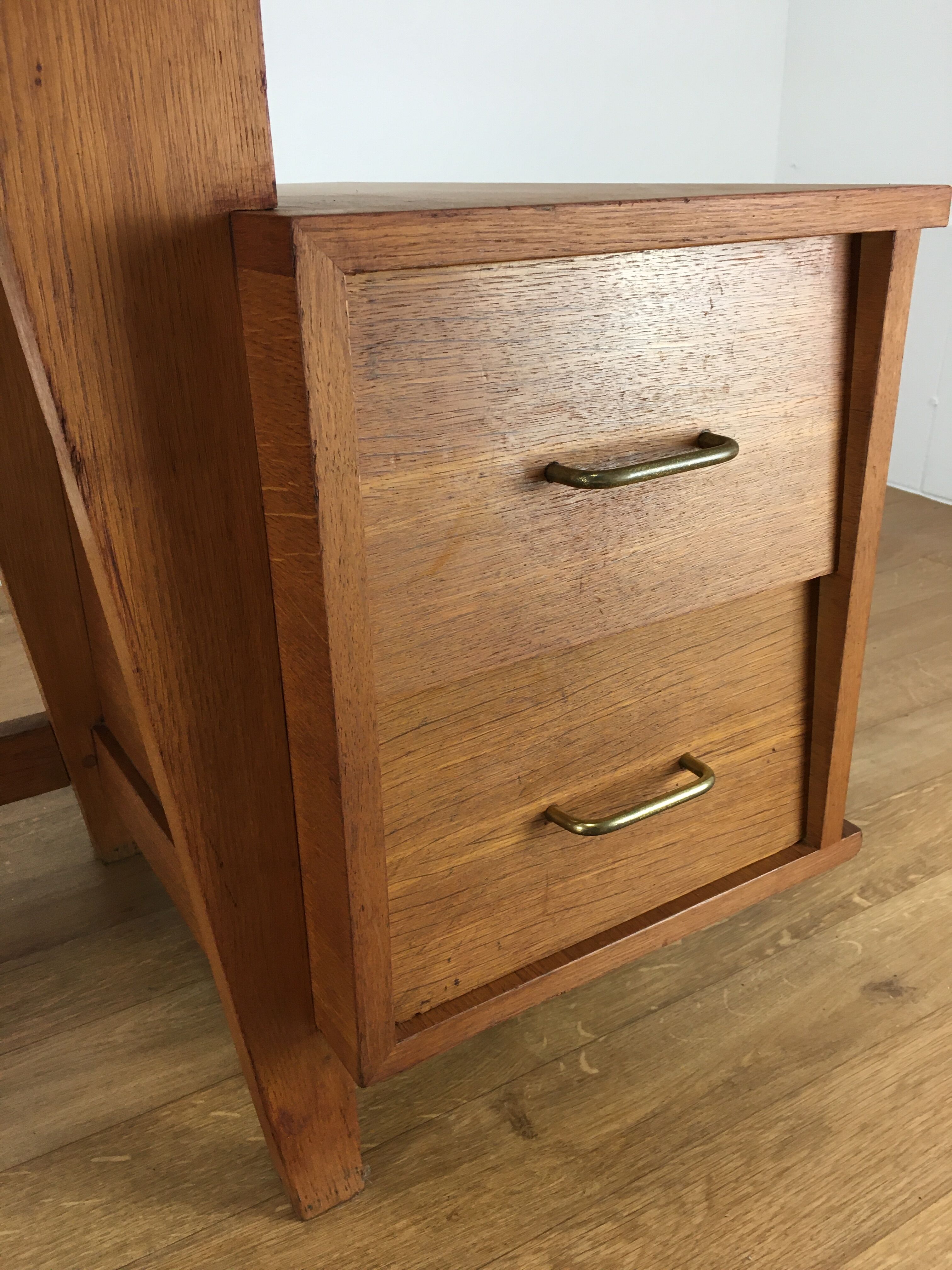 Asymmetric tripod office Reconstruction 1950s