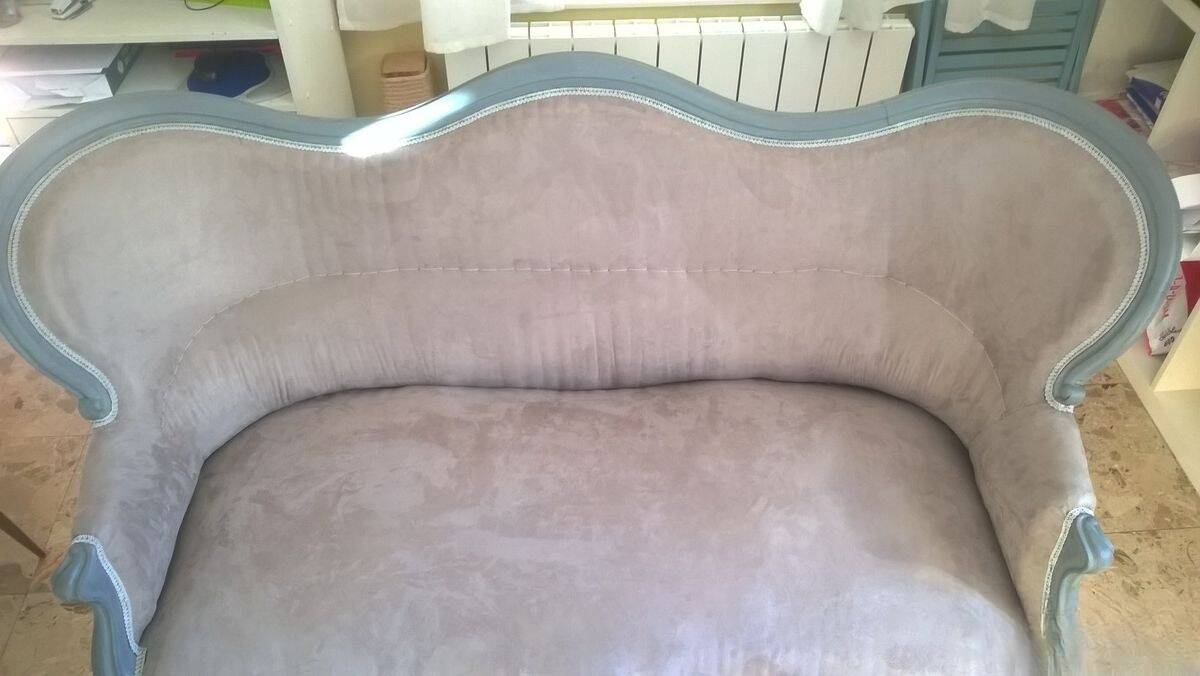 Louis Philippe banquette style