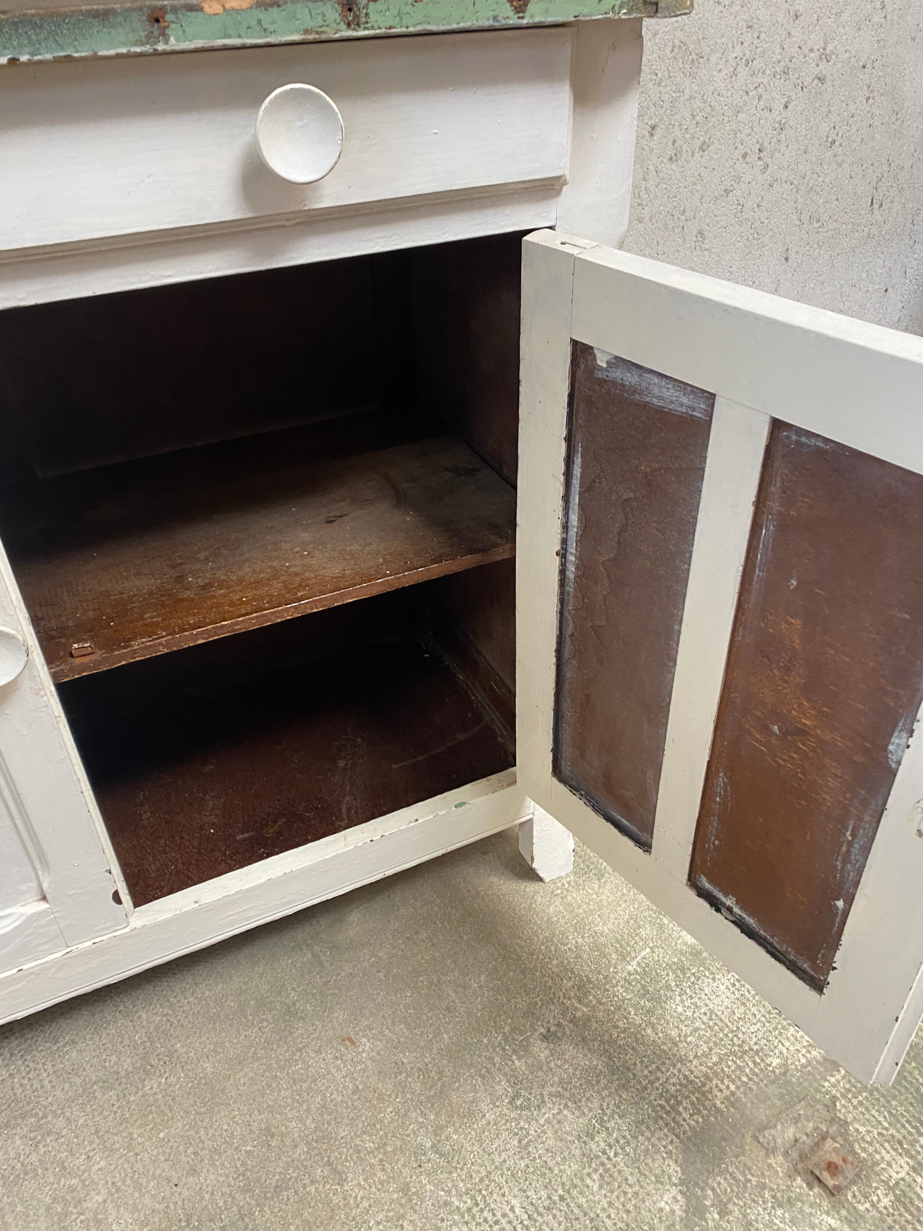 Parisian buffet to repaint